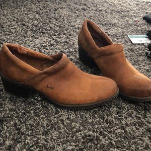 Brown short boot